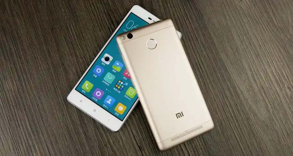 但红米3的整机不落俗套,作为一台比较小巧的手机,红米3配备了4100mah