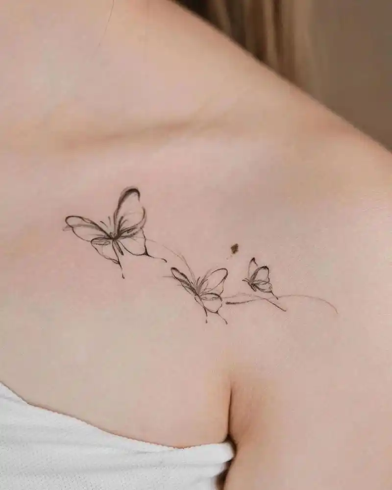 03飘逸的蝴蝶线条感纹身 女生锁骨上超级好看的蝴蝶线条感纹身,飞舞