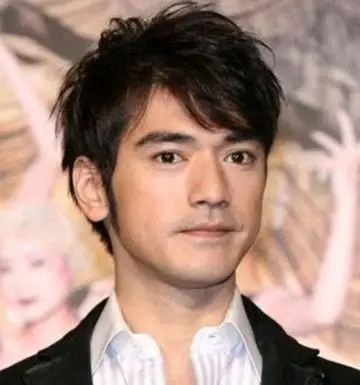 发线后移现秃顶危机的男星 李亚鹏窦唯金城武 443x472   31kb   jpeg