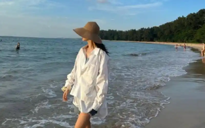 杨紫机场路透77ins更新,老婆晒旅游海边照片,小蛮腰大长腿,超美.