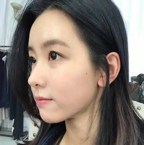 看到陈都灵的素颜无p图侧脸照我才明白苏有朋当年为何会选择她