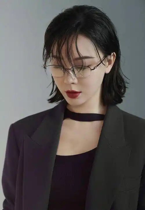 原创陈数西装眼镜杀太可了最新时尚大片来袭气质柔美帅气