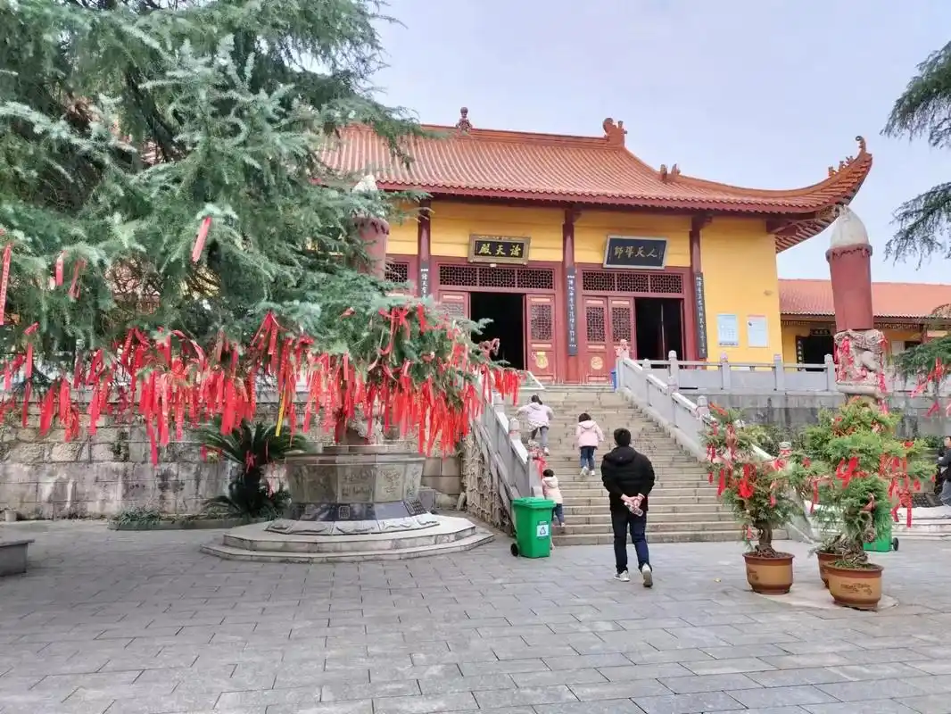 回龙山,我在佛前求一卦,希望身边没有羊98989898 - 抖音