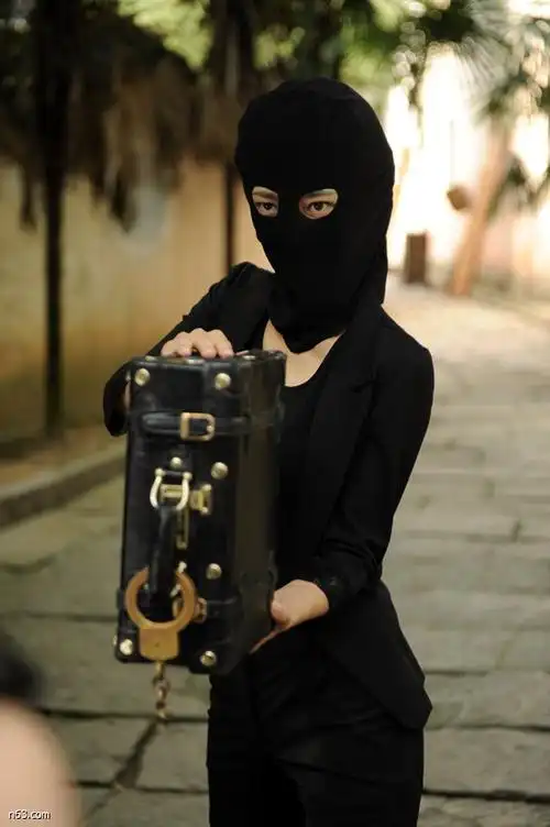 《枪花》剧照-550x827.67k.大图 -影视剧照 jz.n63.com