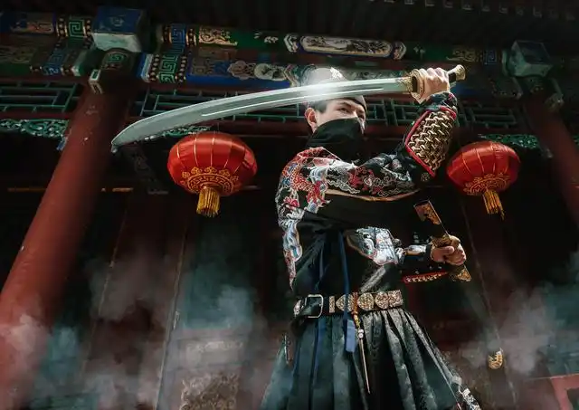 长久以来,人们谈起锦衣卫,总将其视为明朝历史"黑暗","专制"的代名词