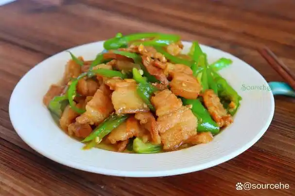 问了大厨才知道,尖椒炒肉很多人少了一步骤,怪不得味道不对