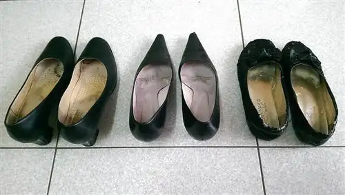 深夜冒死发图 ~ 三双破鞋