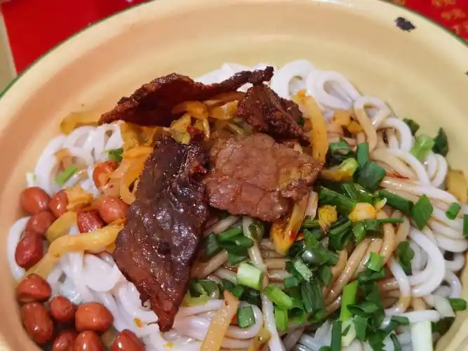 学校的一家桂林卤粉