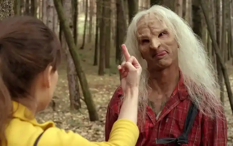 一口气看完致命弯道系列恐怖片全集活人涮肉烧烤暗藏在丛林中的畸形