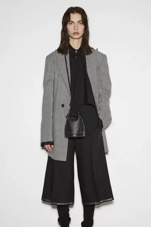 ys的黑白灰和点线面设计关注1603