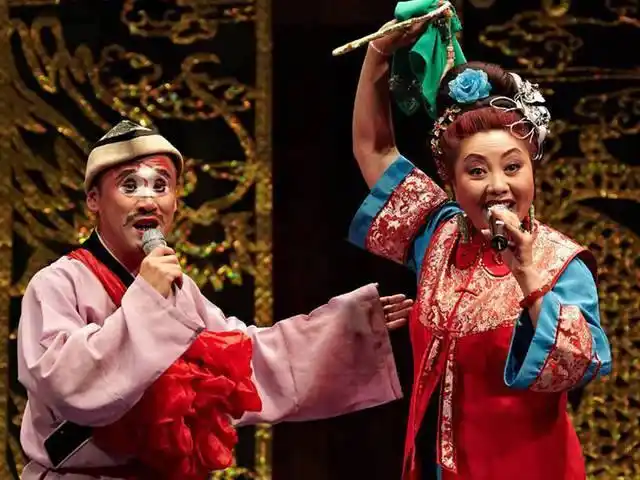 一条手绢,两个人,走向全国的东北二人转,二人转的"前世今生"