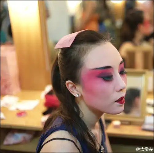 旦角化妆----优秀记实作品选