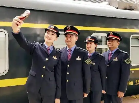 新中国铁路制服变迁史