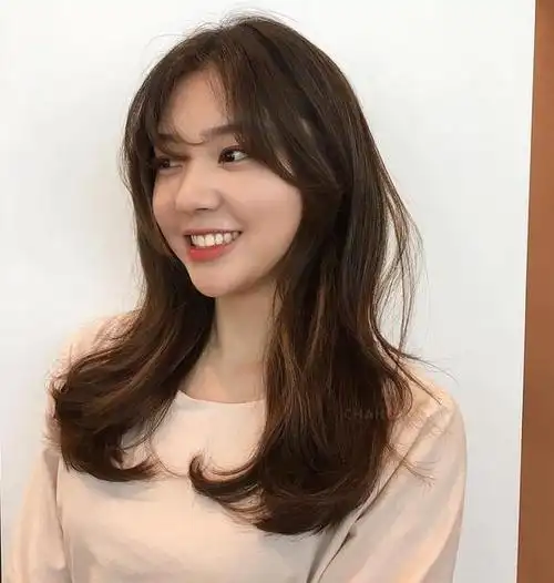 30岁女人减龄中长发发型(30岁女人发型中长发)-中纳网