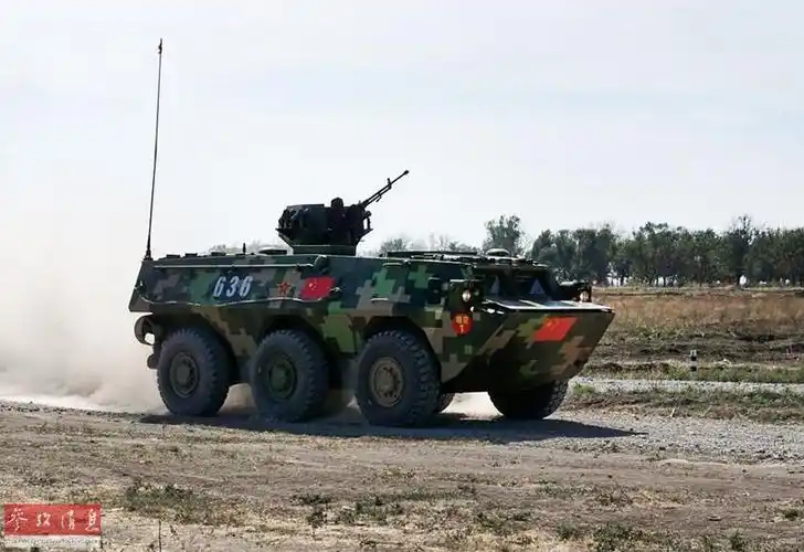 中国陆军参赛的92轮式步兵战车.