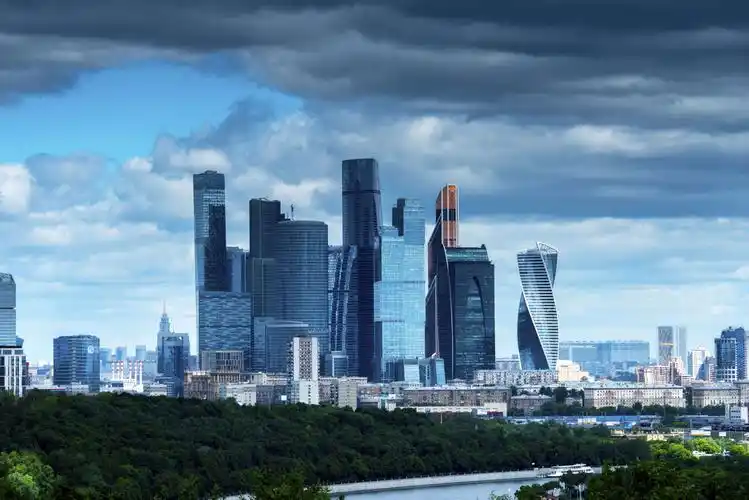 因而,这片充满现代化气息的金融区也就非常抢眼.