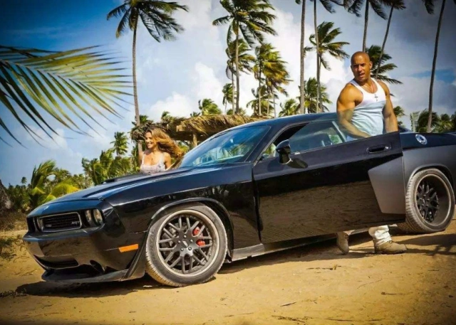 范迪塞尔亮相《速9》片场,腹肌已不在,或将驾驶国产车?