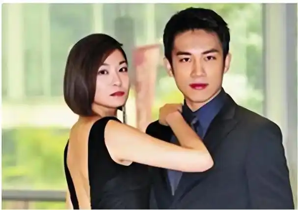 江祖平和杨一展的恋情曾公开,但最终未能走到最后,以分手告终.