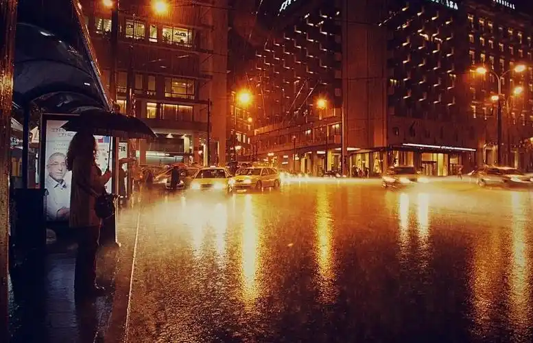 雨天的夜晚图片