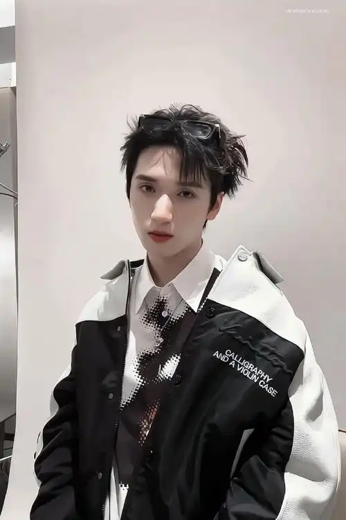 elle风尚大典##严浩翔黑白拼接外套