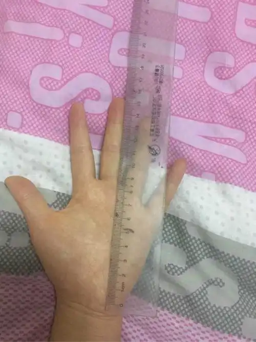 38寸的吉他卧在手里还是觉得有些大?