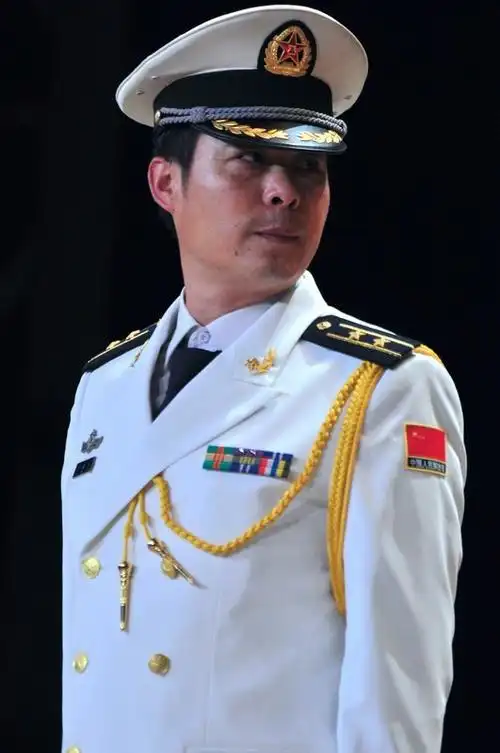 帅气的海军军官