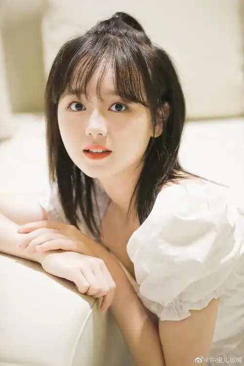 小红楼梦里的宝钗钟宝儿长大了颜值没小时候那么漂亮了但还是小美女一