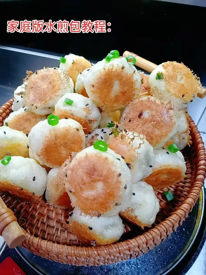 早餐你是不是也喜欢这样吃,水煎包配上一碗热腾腾的胡辣汤,简直 - 抖