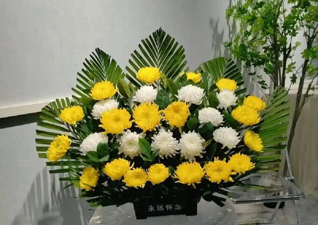 十月初一寒衣节祭奠花束 一花一叶是思念 生命就像鲜花一样美好 - 抖