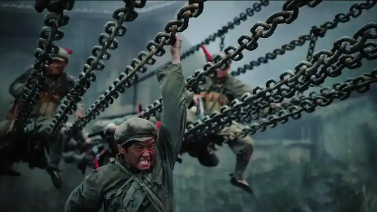 飞夺泸定桥时,刘文辉为何只拆木板不炸桥?其实里面全是利益