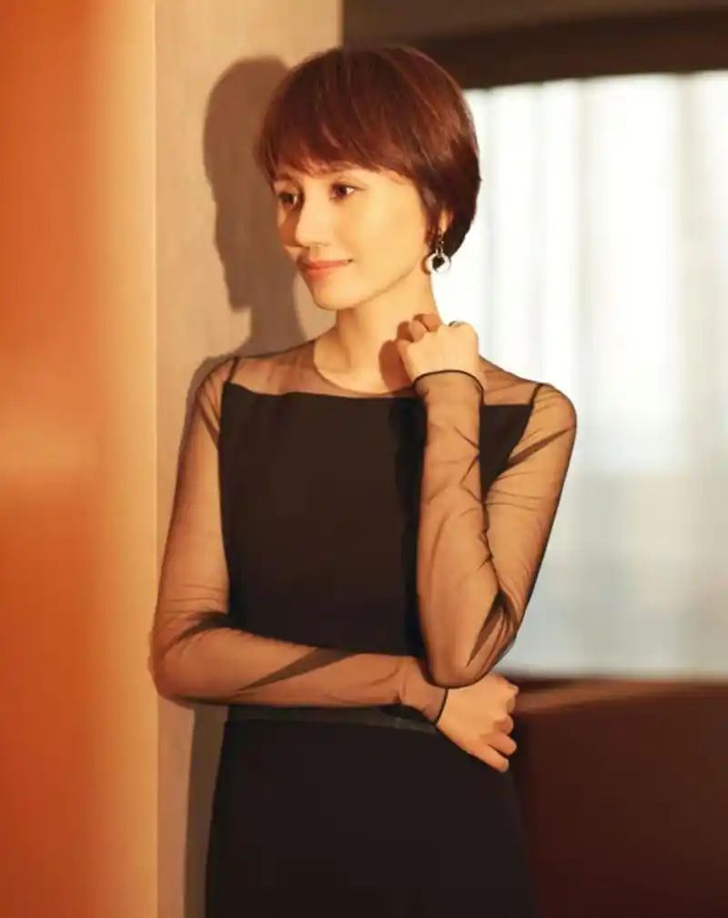 演员袁泉:即使从舞台上跌落受伤,也阻挡不了她对演戏的热情