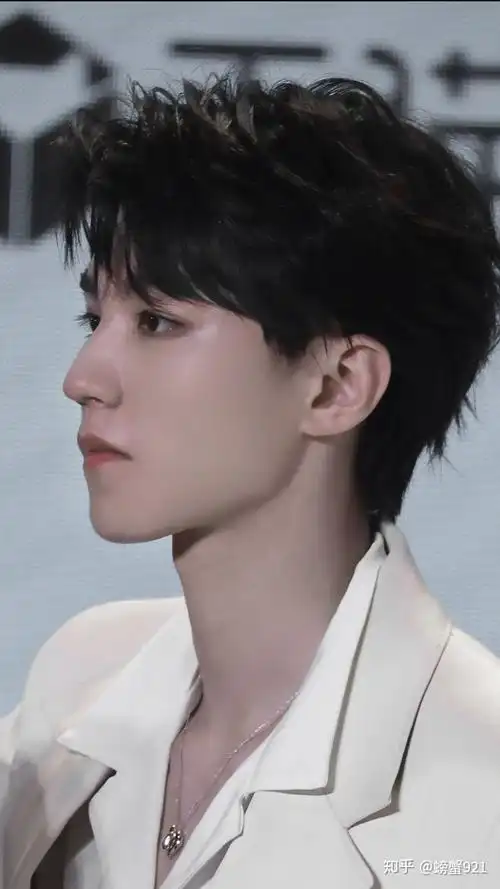 各位,有没有王俊凯的侧面照? - 知乎