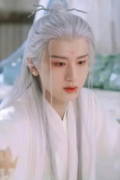 成毅第3次古装白发造型来袭,一次比一次虐,王权富贵白发好惊艳_腾讯