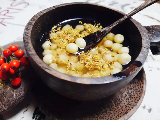 最经典的做法就是桂花糖水鸡头米