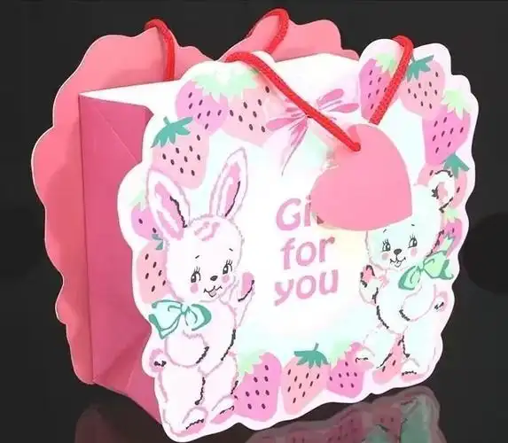 大班幼儿在老师的带领下开展了手工活动——《自制环保手提袋》,牡哪