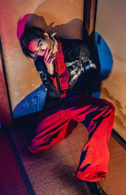 龙星凉禁欲系帅气撩人时尚大片