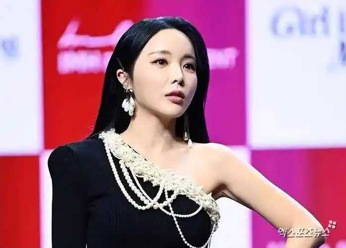 19日,有韩国媒体报道称,洪真英最近签署了京畿道金浦市月串,正在建设