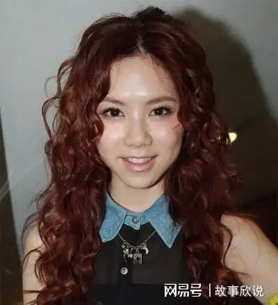 瞬间逊色很多,不仅是掩盖住了五官特色,还让你的整体气质偏向于老大妈