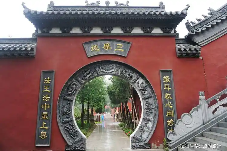 法王寺,嵩山最古老的佛教寺院,嵩山古八景之一_山门_电瓶车_群峰