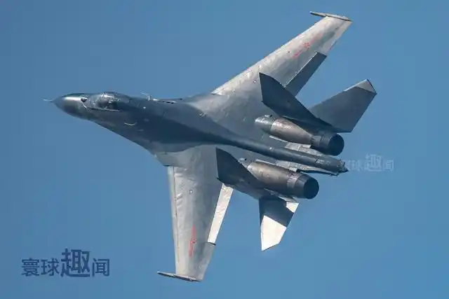 沈飞歼-11bs,三代机精品之作继承经典,战斗机与教练机合二为一