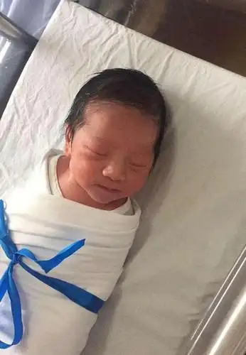 新生儿这3处长得丑了,以后会越来越漂亮,一点都不用担心