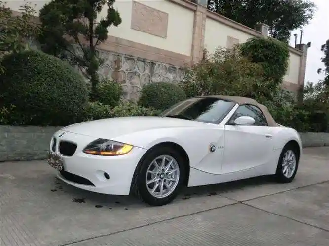 宝马z4敞篷跑车白色_宝马跑车敞篷z4落地价