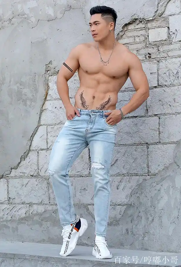 组图:176的身高,体重80公斤的肌肉男,穿修身牛仔裤,却不显胖