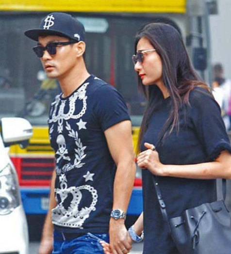 一组陈国坤黄伊汶的恩爱照,妻子黄伊汶笑起来太美太温柔