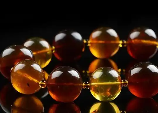 琥珀盘玩10年的效果图琥珀盘玩后有什么变化1,色泽变深琥珀盘玩的时间