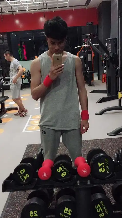 健身瘦子到肌肉男全记录