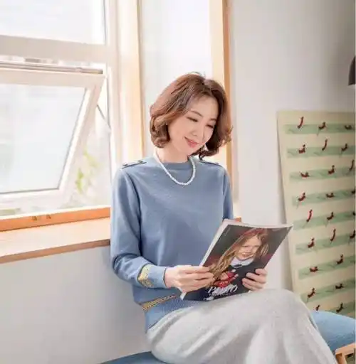 女人过了50岁,不知道剪什么发型?不妨试试这5款,气质又减龄!