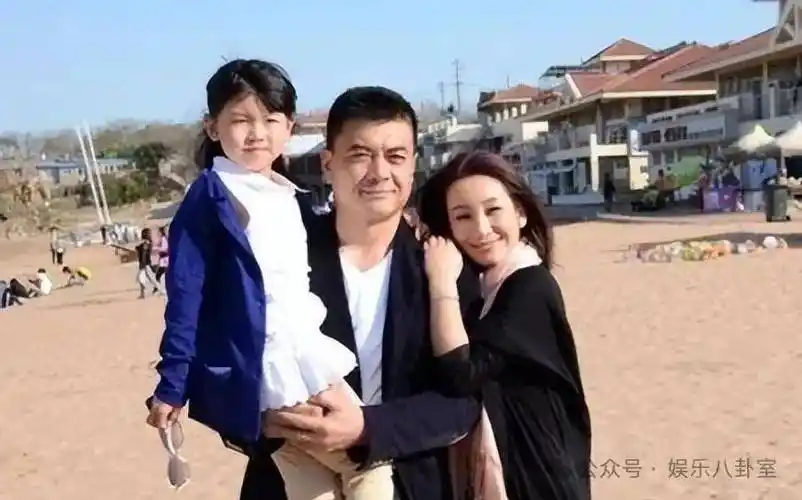 王新军与秦海璐"巨婴症儿子"现已9岁,看到长相后,网友表情大为吃惊!