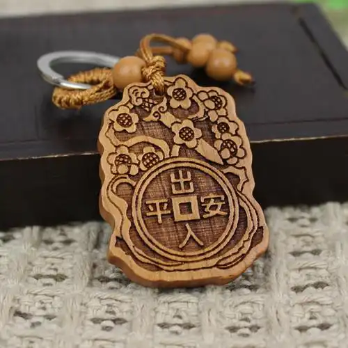 厂家货源批发木雕车载挂件桃木汽车梅花钥匙扣挂饰可免费雕刻logo