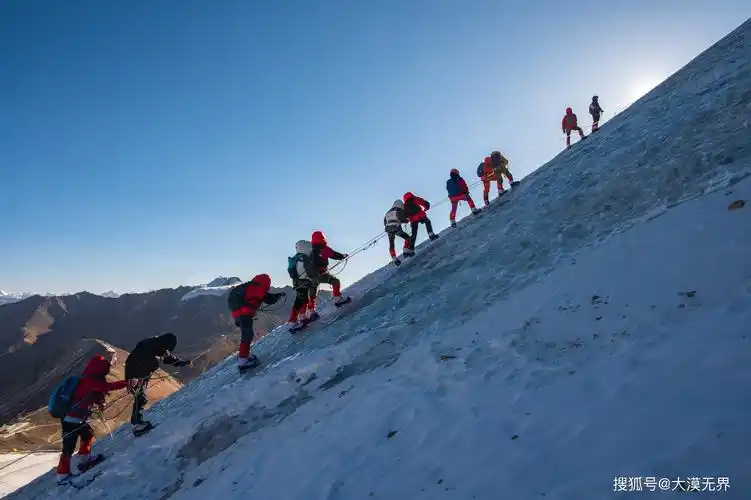 圆梦西藏圆梦登山成功登顶洛堆峰